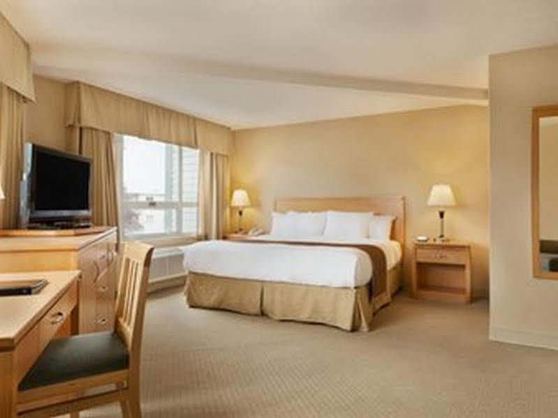 מלון Ramada By Wyndham נאנאימו מראה חיצוני תמונה